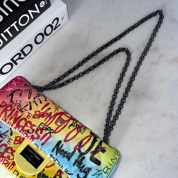 New "Flaunt It" - Multicolored Graffiti Handbag - Picture 9 of 17